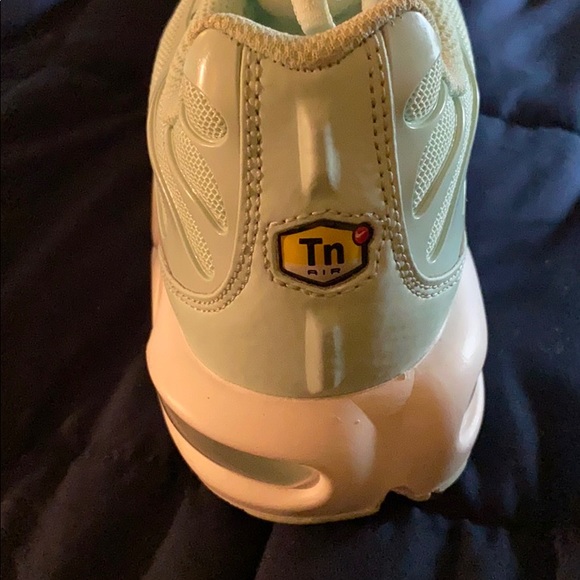 Nike - Picture 4 of 8